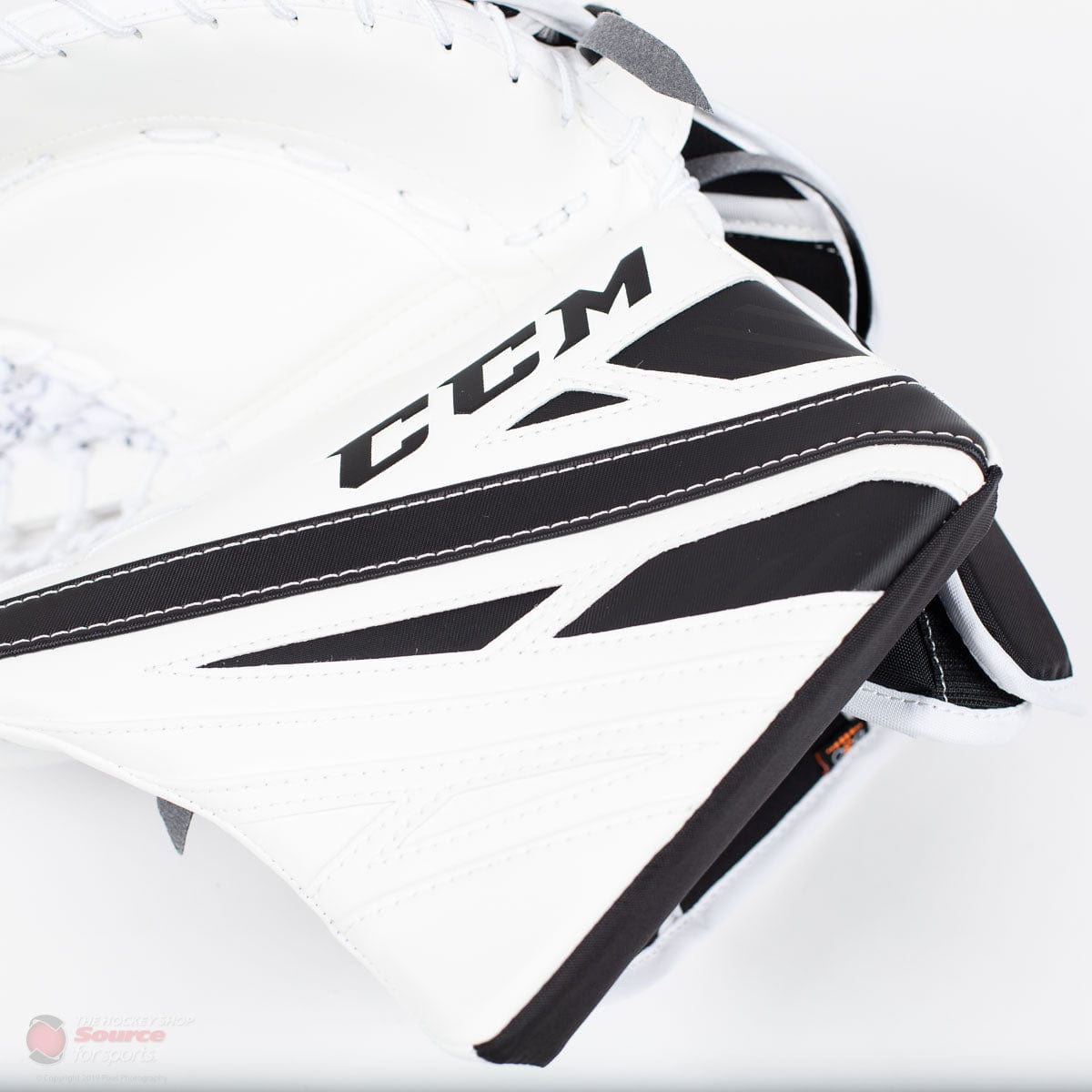 CCM Extreme Flex E4.9 Intermediate Goalie Catcher - Source Exclusive