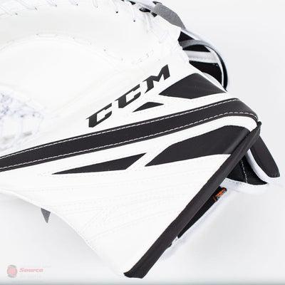 CCM Extreme Flex E4.9 Intermediate Goalie Catcher - Source Exclusive