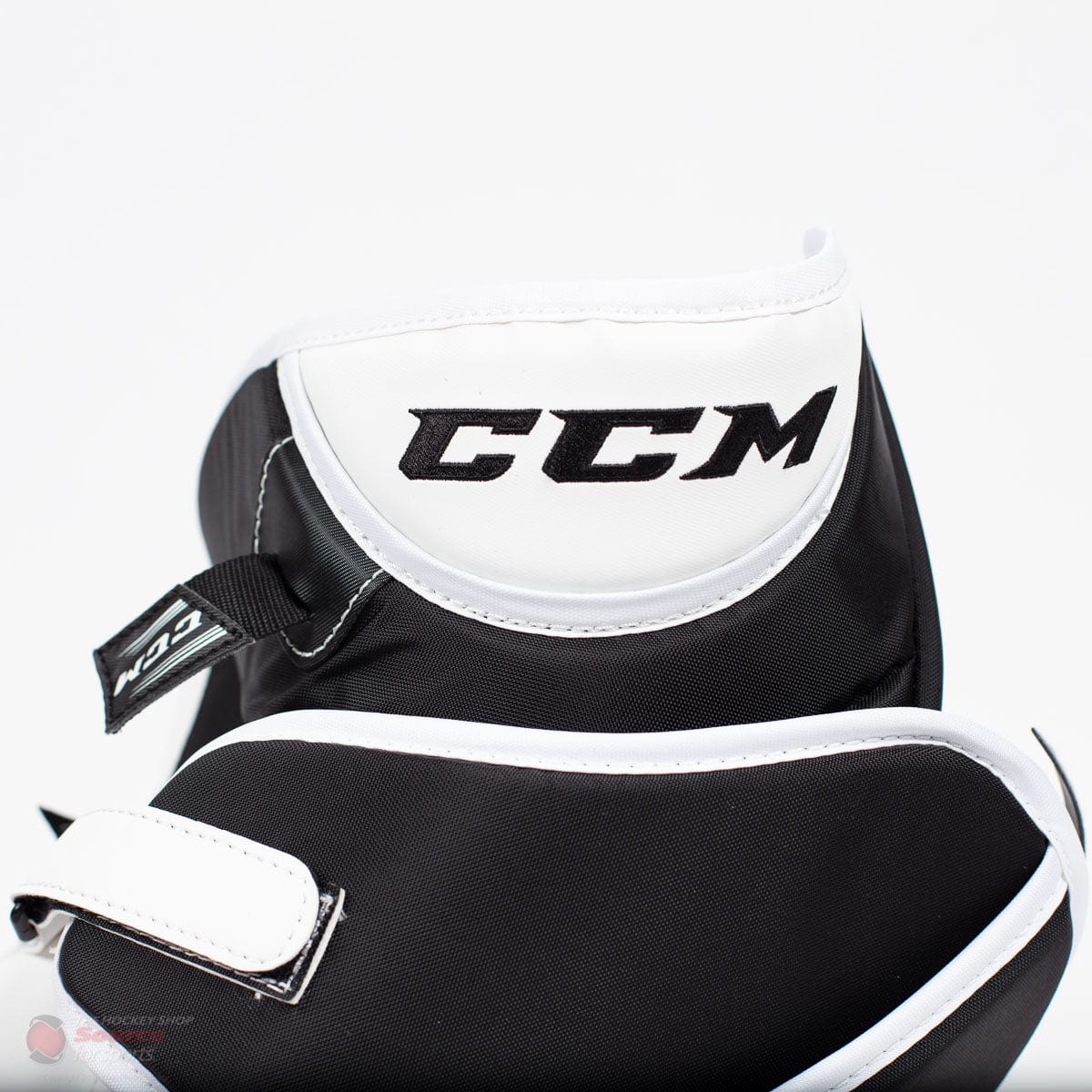 CCM Extreme Flex E4.9 Intermediate Goalie Catcher - Source Exclusive