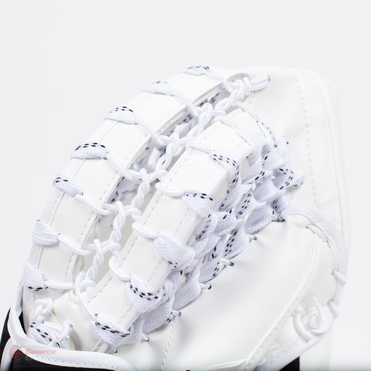 CCM Extreme Flex E4.9 Intermediate Goalie Catcher - Source Exclusive