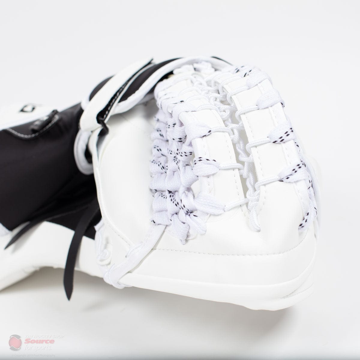 CCM Extreme Flex E4.9 Senior Goalie Catcher - Source Exclusive