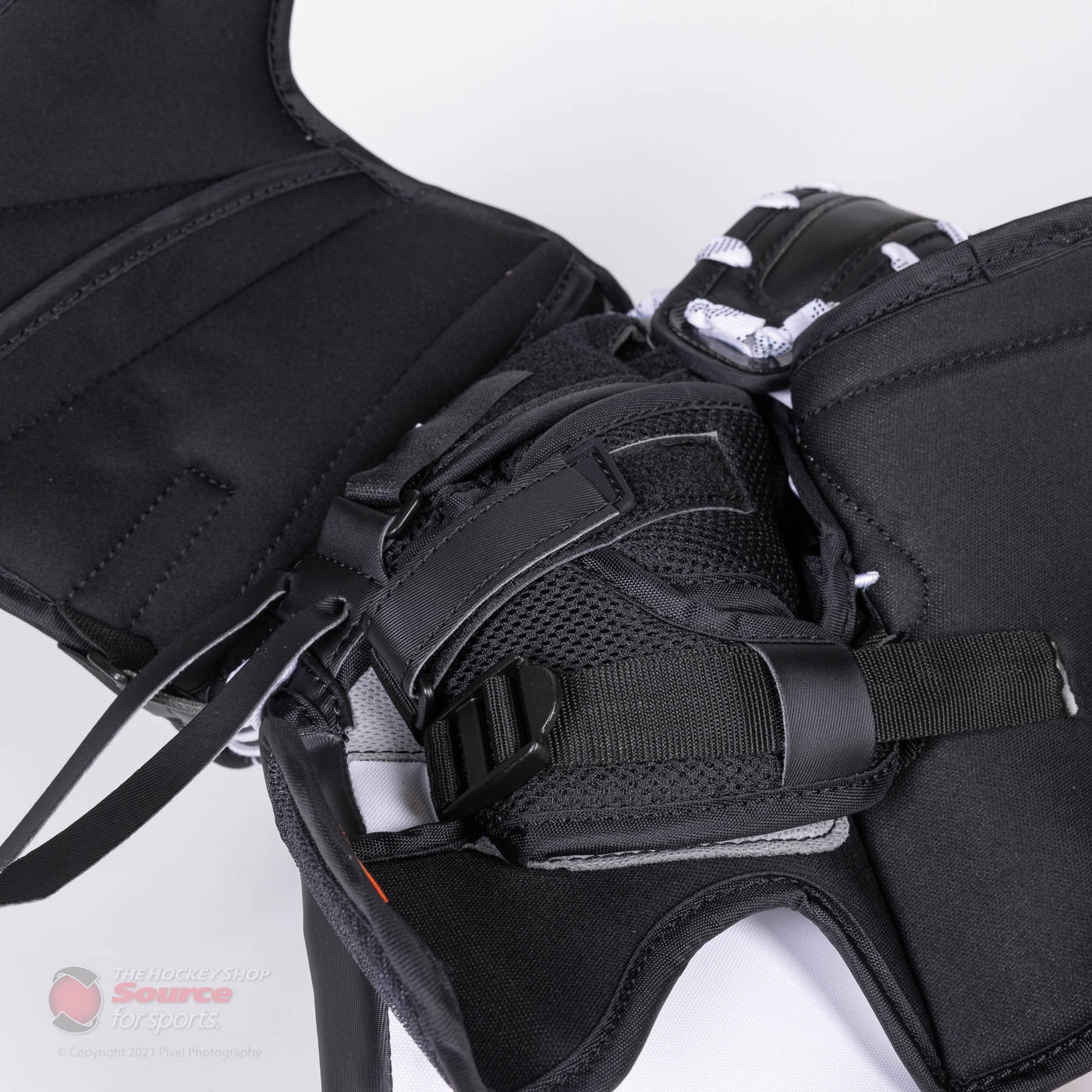 CCM Catchers CCM Extreme Flex E5.5 Senior Goalie Catcher - Source Exclusive - TheHockeyShop