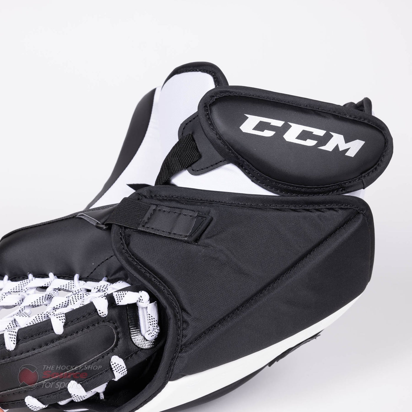 CCM Catchers CCM Extreme Flex E5.5 Senior Goalie Catcher - Source Exclusive - TheHockeyShop