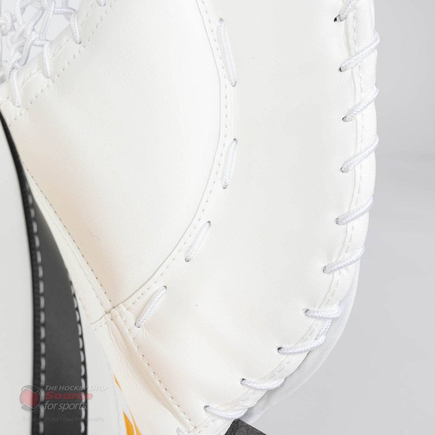 CCM Catchers CCM Extreme Flex E5.9 Senior Goalie Catcher - TheHockeyShop