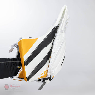 CCM Catchers CCM Extreme Flex E5.9 Senior Goalie Catcher - TheHockeyShop