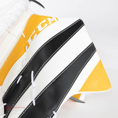 CCM Catchers CCM Extreme Flex E5.9 Senior Goalie Catcher - TheHockeyShop