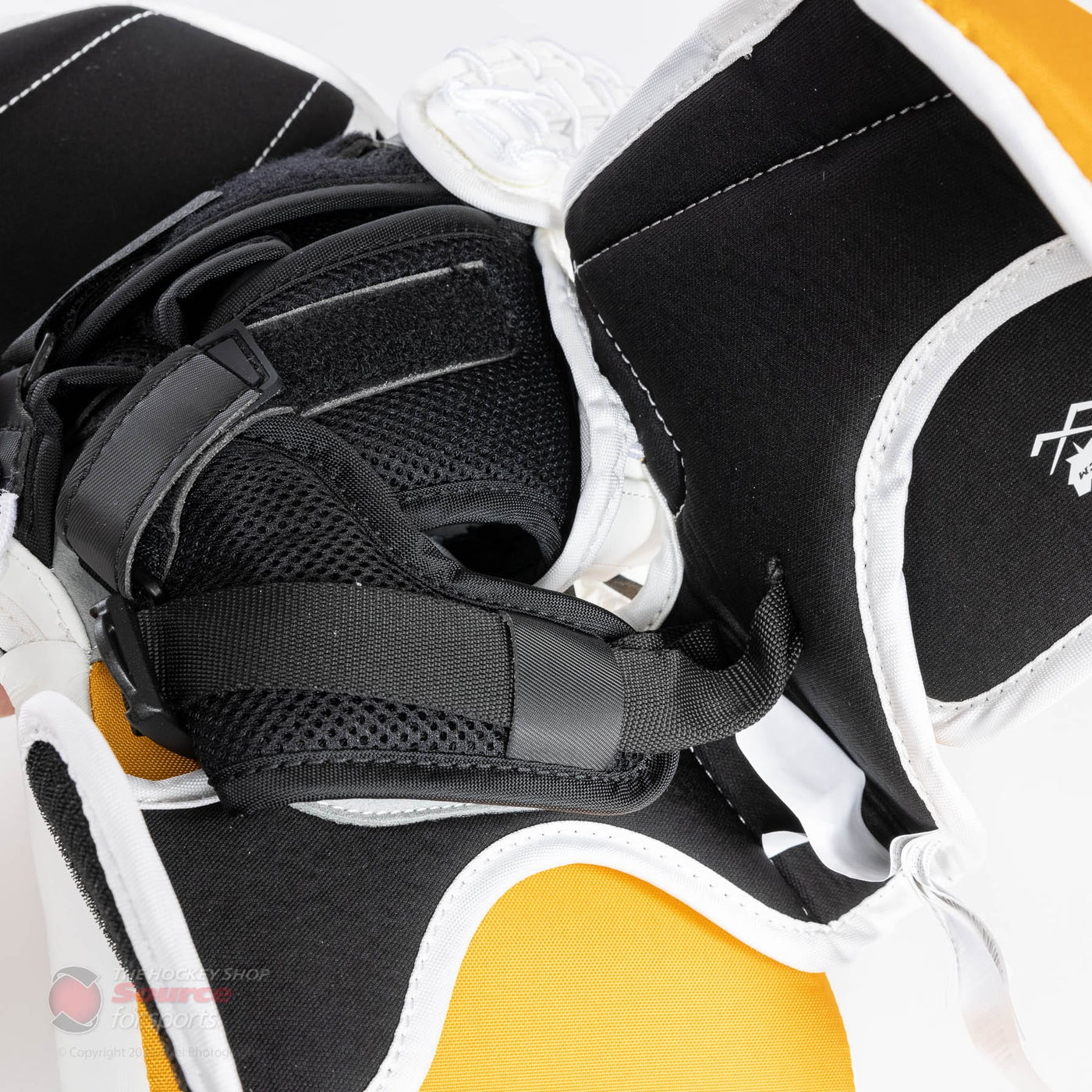 CCM Catchers CCM Extreme Flex E5.9 Senior Goalie Catcher - TheHockeyShop