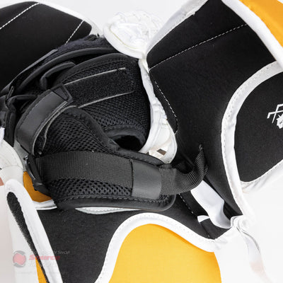 CCM Catchers CCM Extreme Flex E5.9 Senior Goalie Catcher - TheHockeyShop