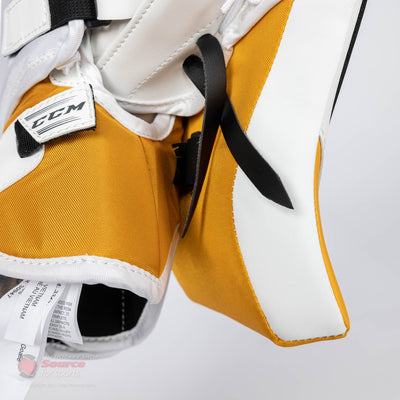 CCM Catchers CCM Extreme Flex E5.9 Senior Goalie Catcher - TheHockeyShop