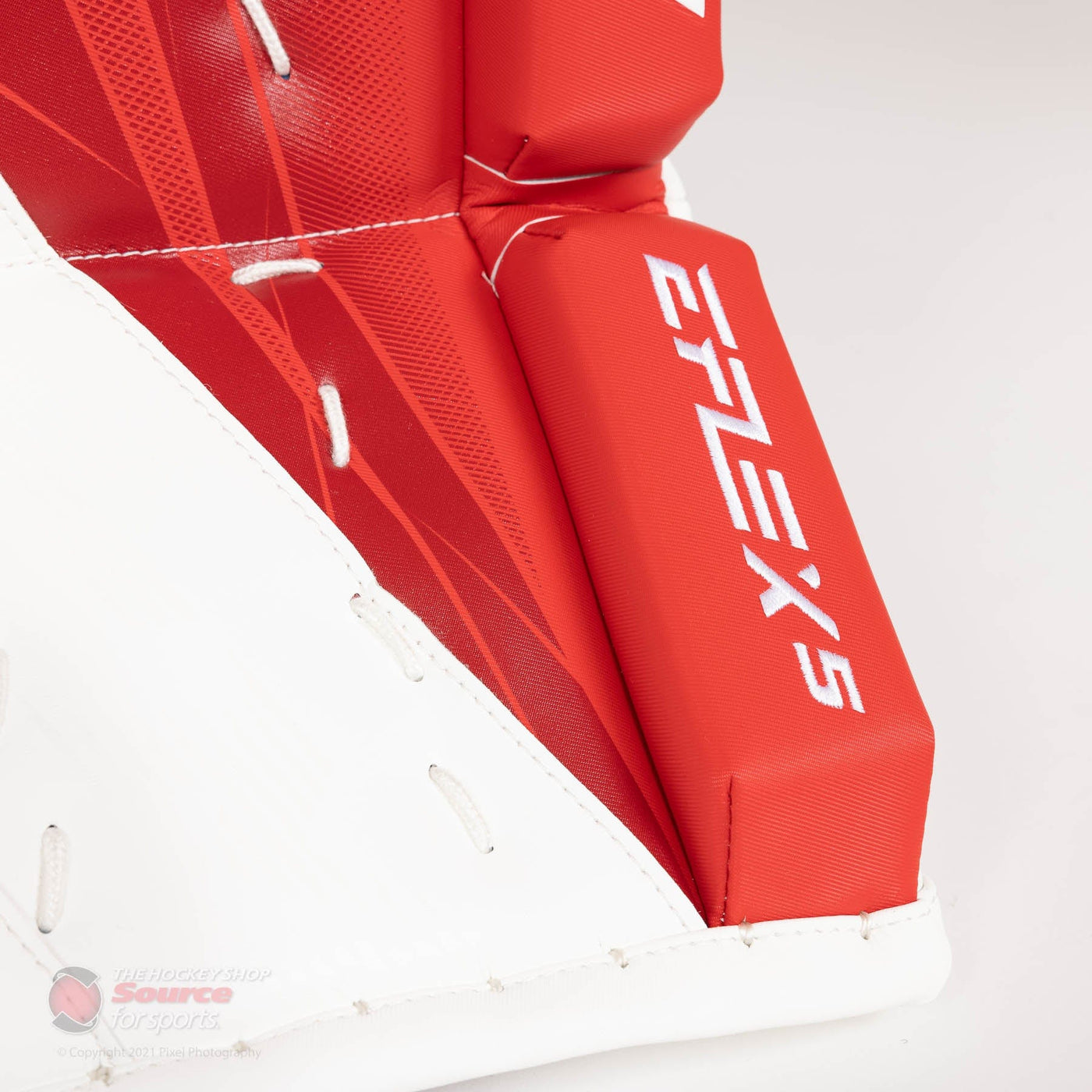 CCM Extreme Flex 5 Senior Goalie Leg Pads