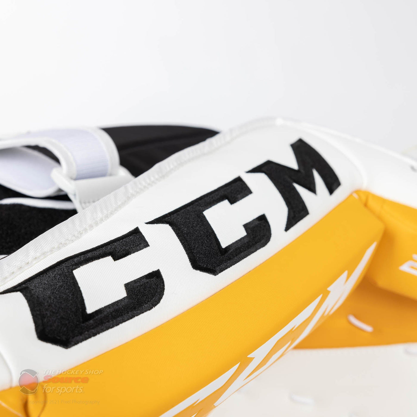 CCM Extreme Flex E5.9 Senior Goalie Leg Pads
