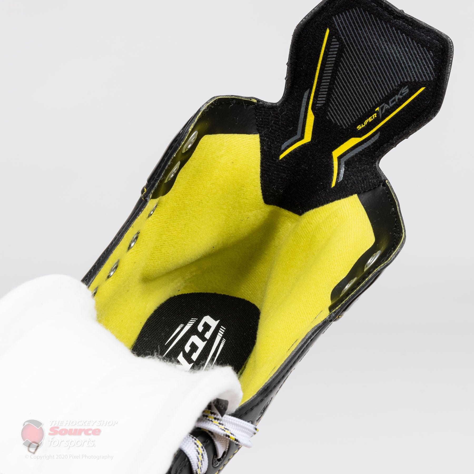 CCM Super Tacks 9370R Junior Roller Hockey Skates