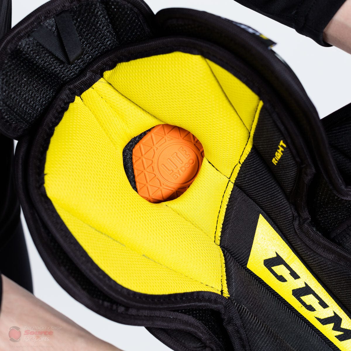 CCM Tacks 9080 Senior Hockey Shin Guards