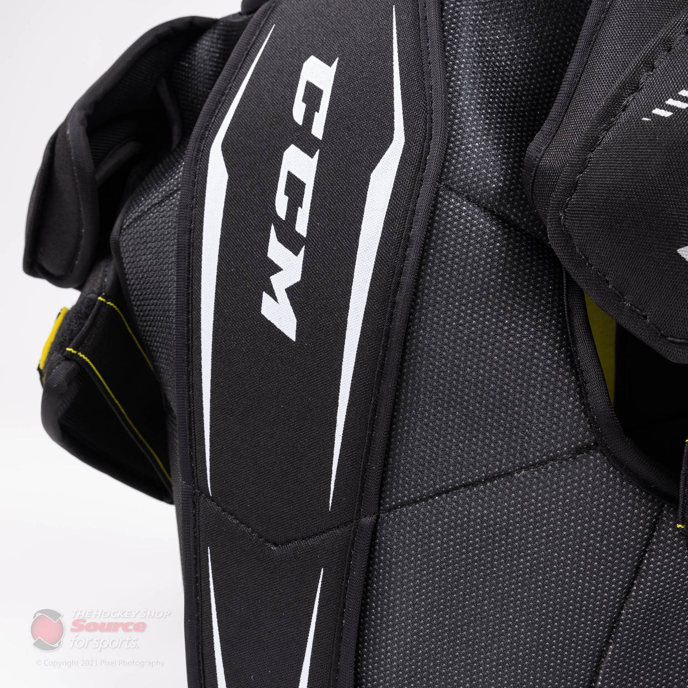CCM Tacks 9550 Senior Hockey Shoulder Pads