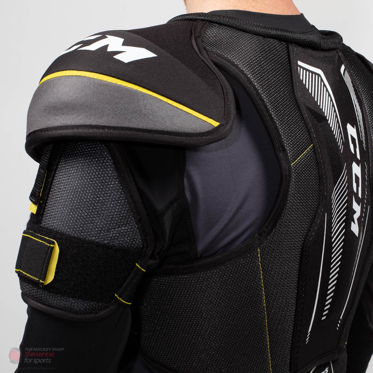 CCM Tacks Vector Senior Hockey Shoulder Pads