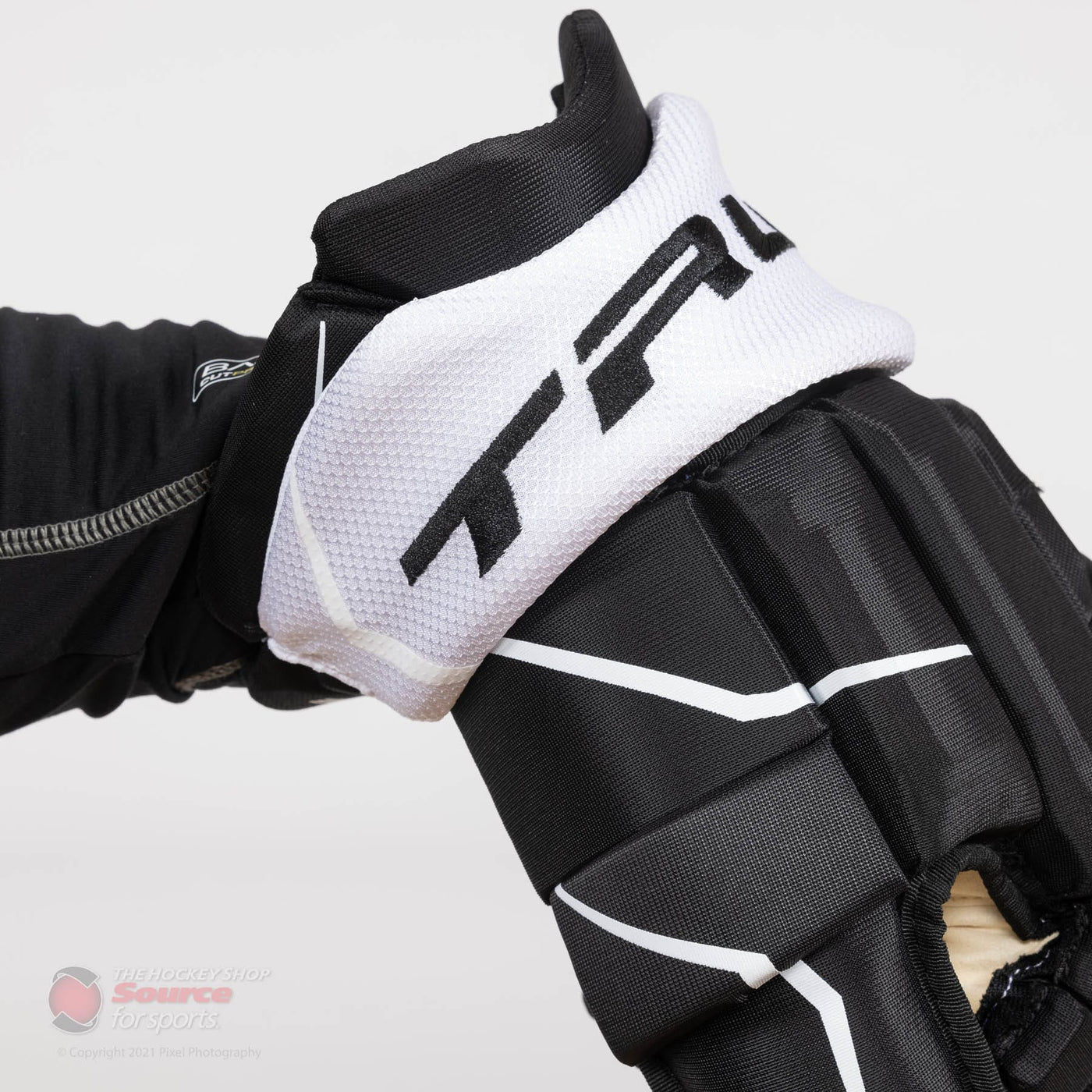TRUE Catalyst M16 Senior Hockey Gloves