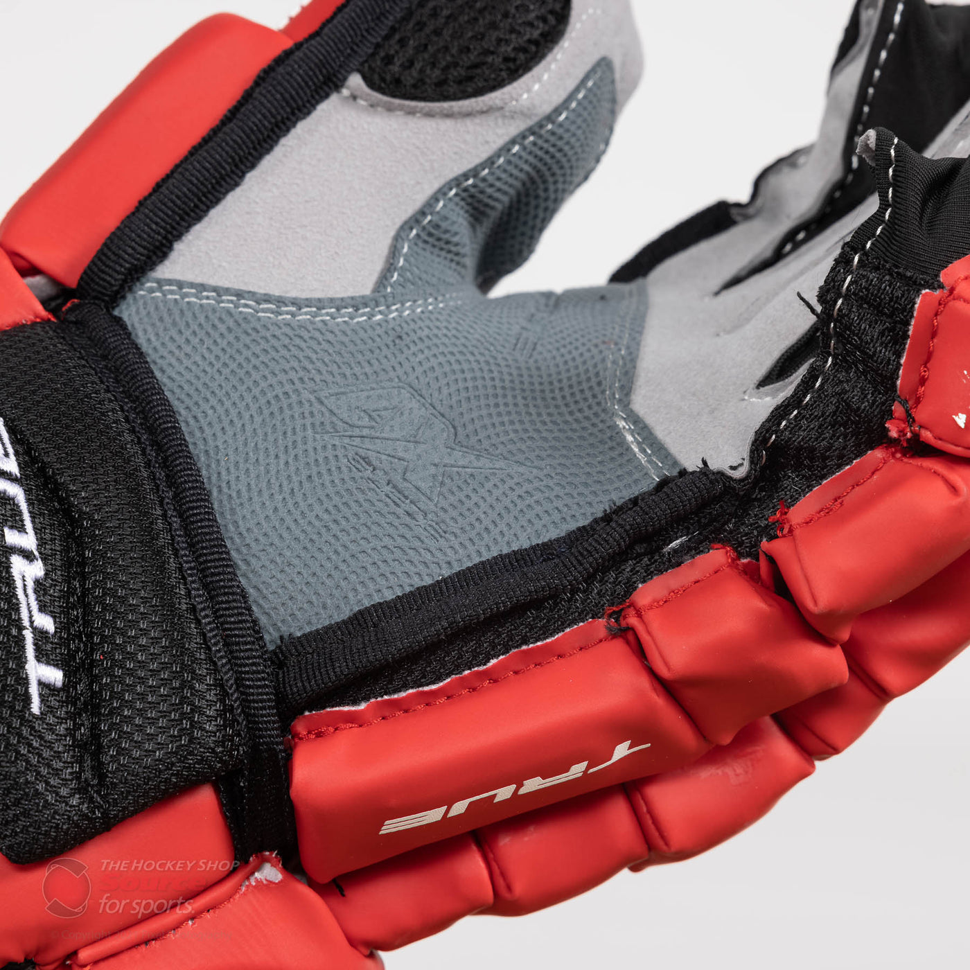 TRUE XC7 Junior Hockey Gloves