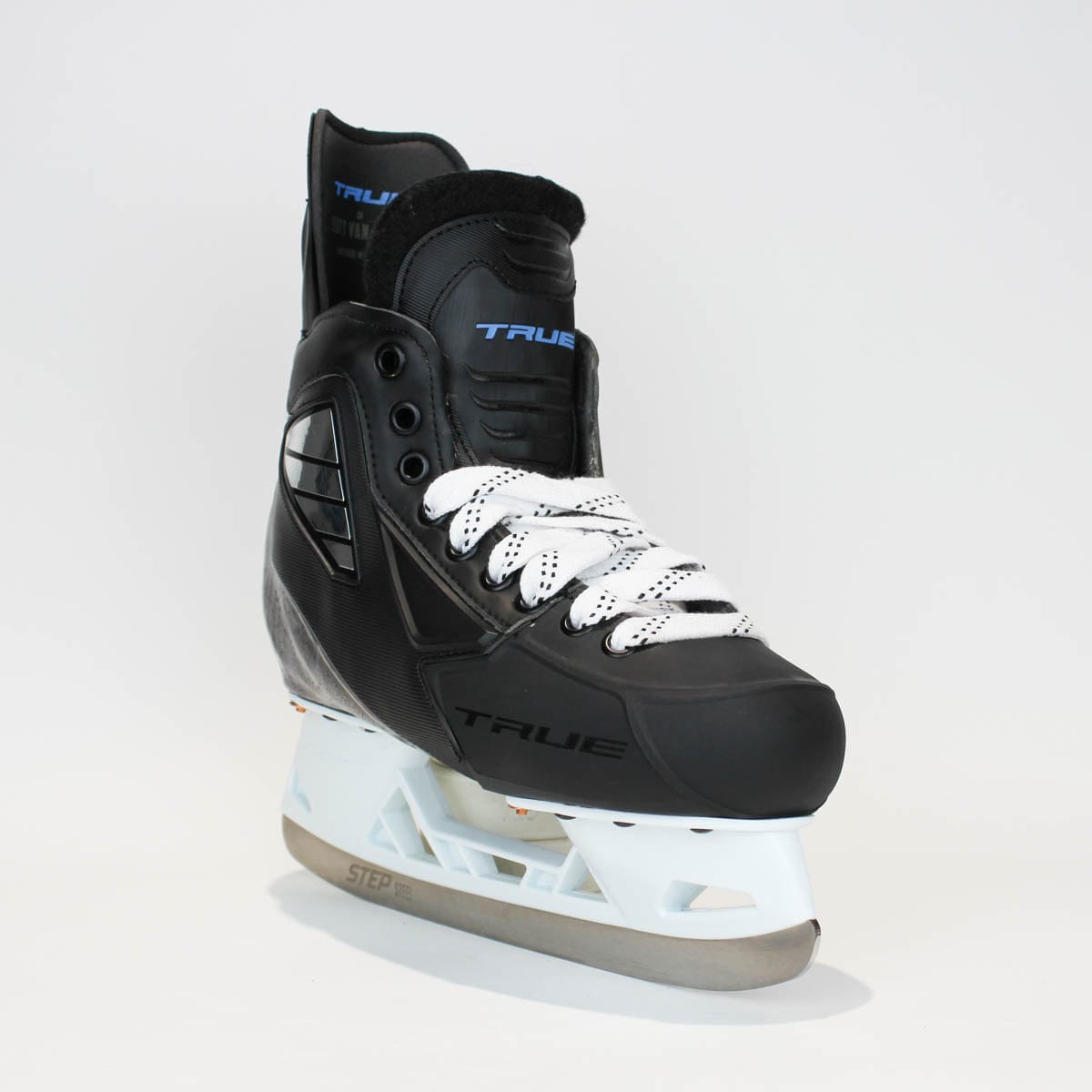 TRUE Player Junior Hockey Skates - Pro Stock - VH Holder - Size 4