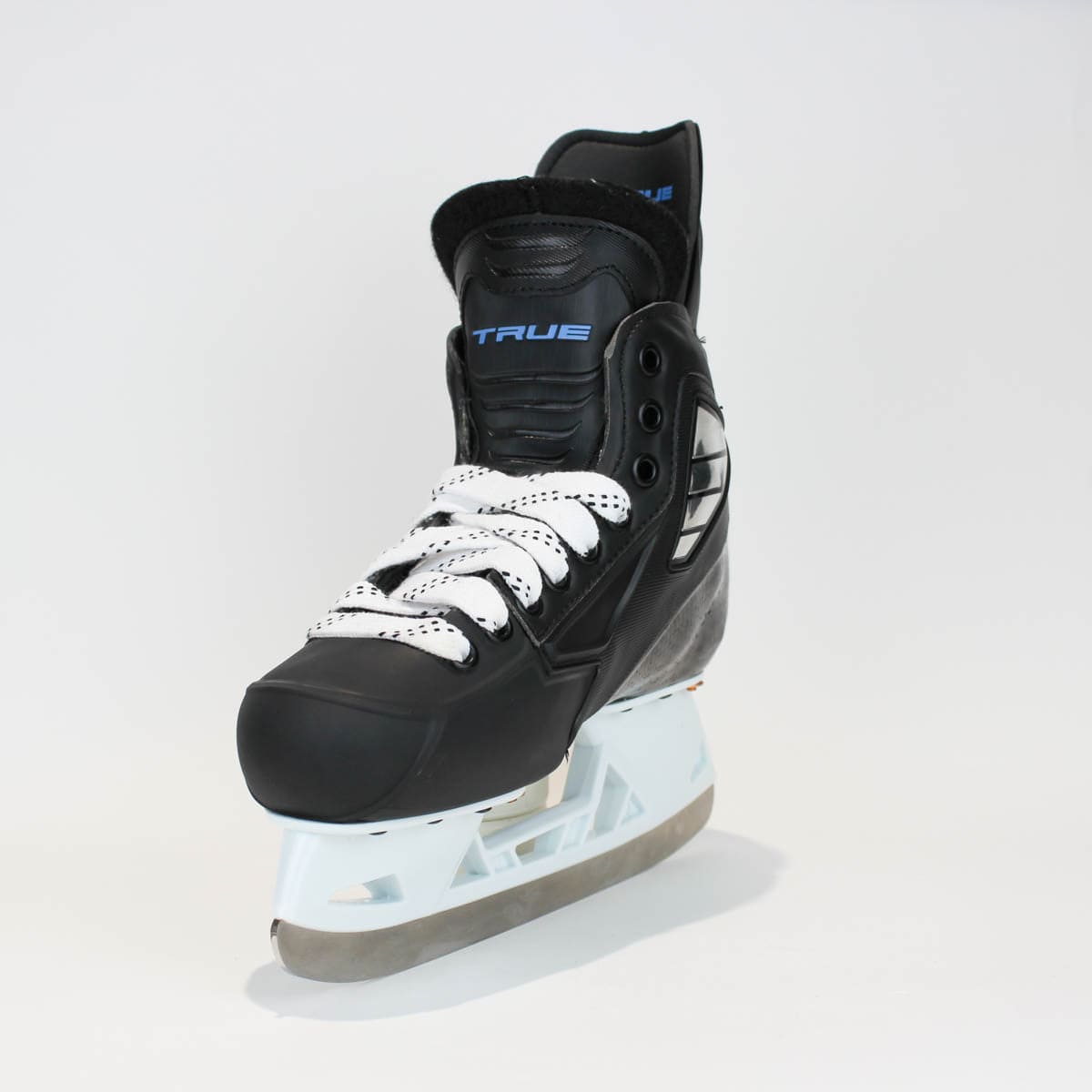 TRUE Player Junior Hockey Skates - Pro Stock - VH Holder - Size 4
