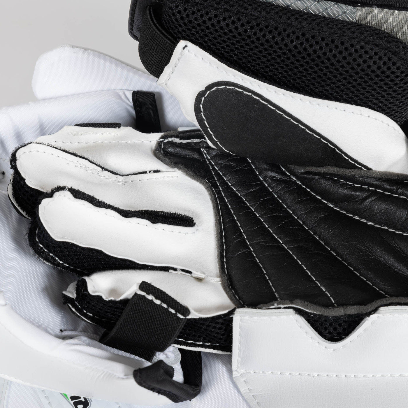 Vaughn Blockers Vaughn Ventus SLR3 Pro Senior Goalie Blocker - TheHockeyShop