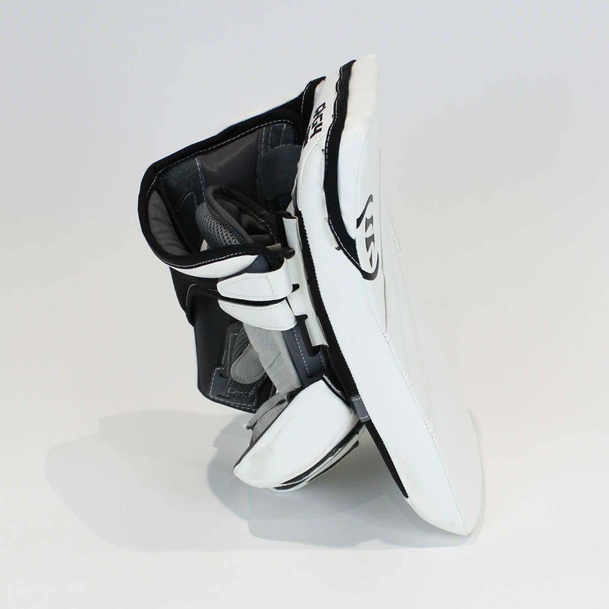 Warrior Ritual G4 Intermediate Goalie Blocker - Demo A